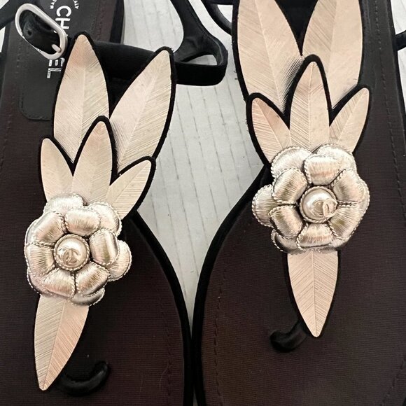 Chanel Limited Edition metallic thread flower pearl thong sandals size 38 - Picture 8 of 9